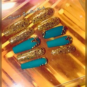 Press on nails